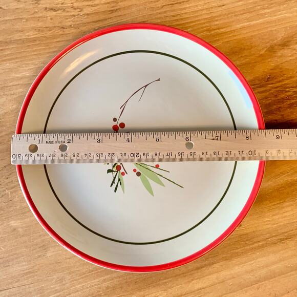 Crate & Barrel Sprigs Set of 2 Lunch Plates Holly Berries Christmas Holiday - Picture 4 of 5